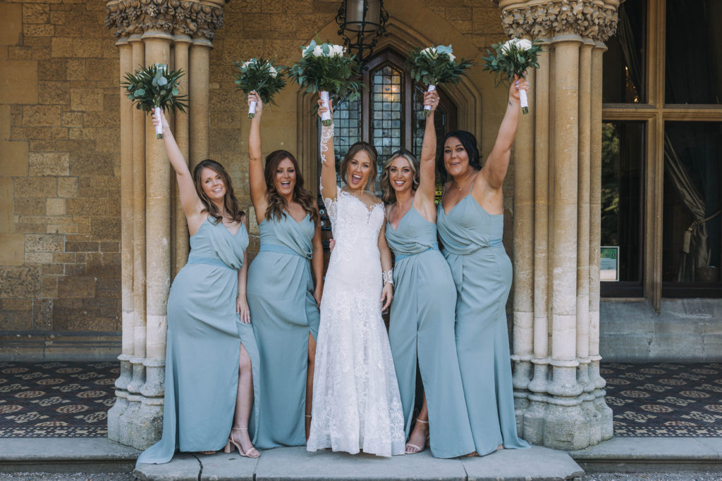 Bride & her bridesmaids at Manor By The Lake